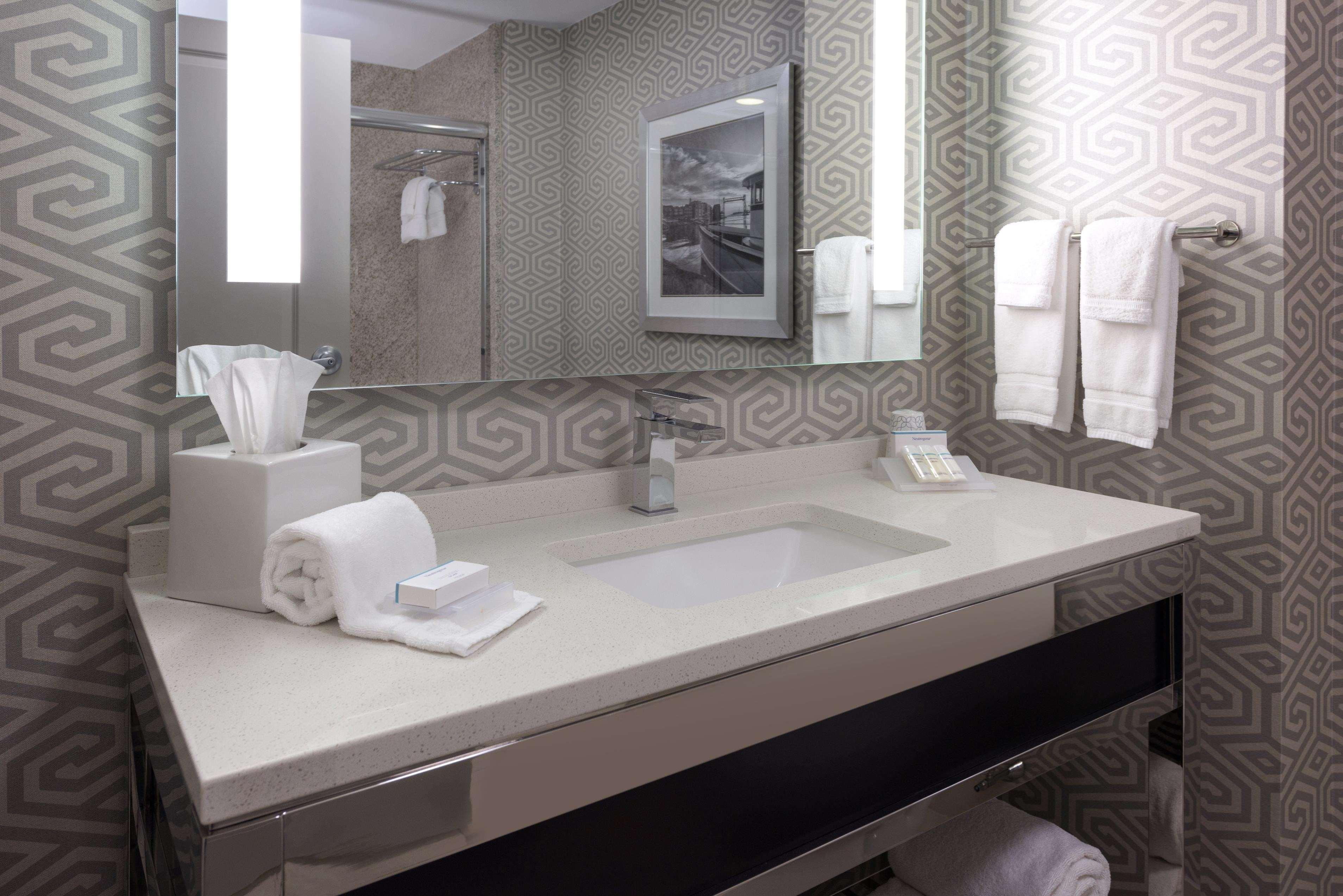 Hilton Garden Inn Portsmouth Downtown Экстерьер фото
