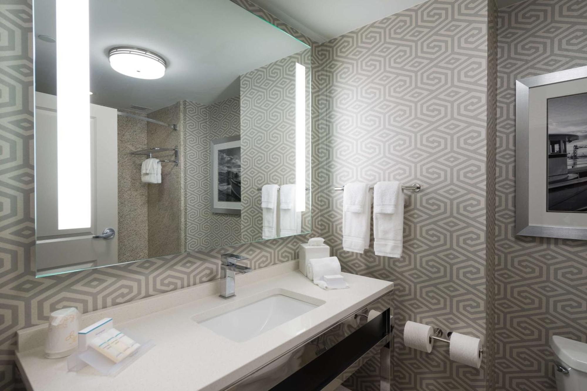 Hilton Garden Inn Portsmouth Downtown Экстерьер фото