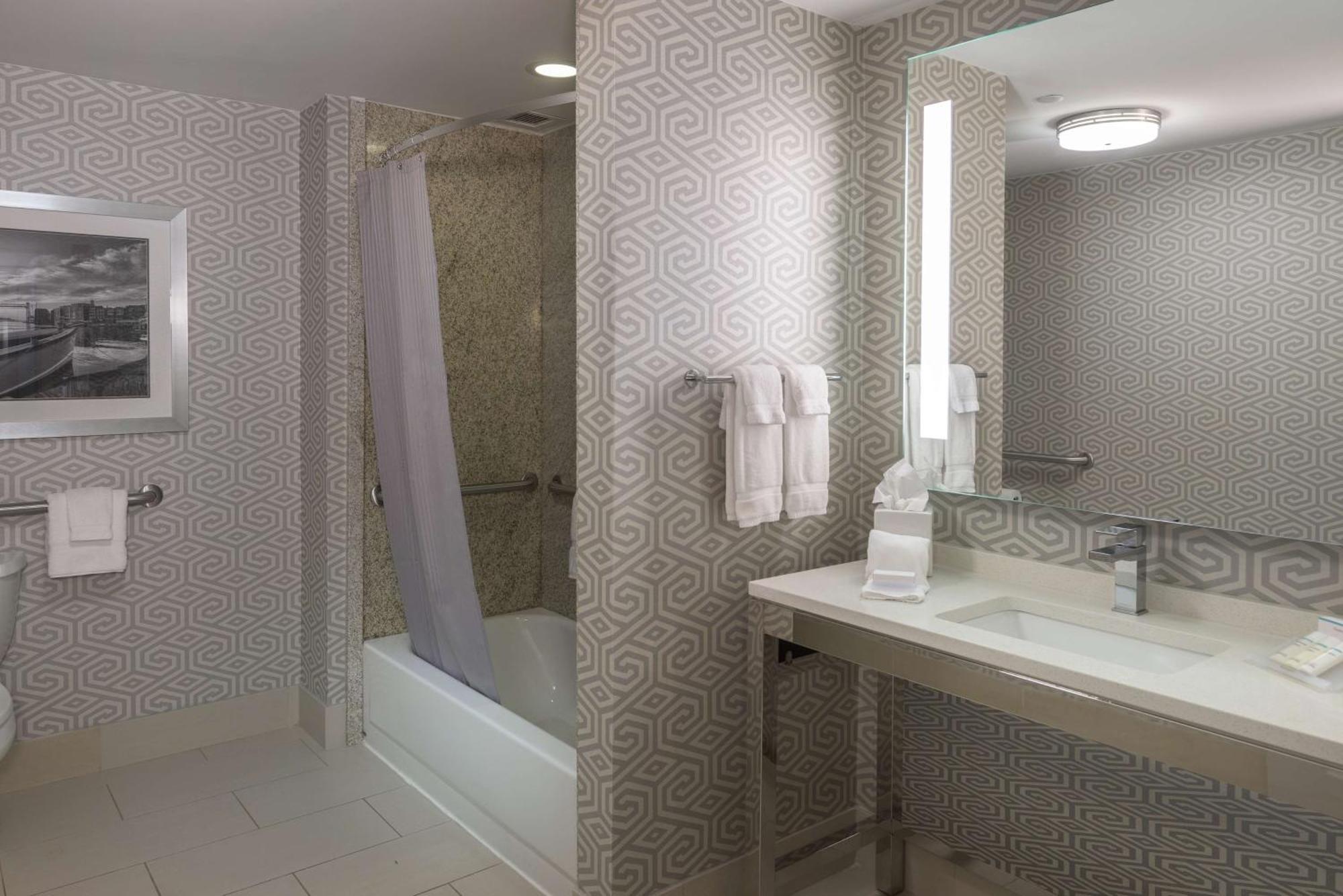 Hilton Garden Inn Portsmouth Downtown Экстерьер фото