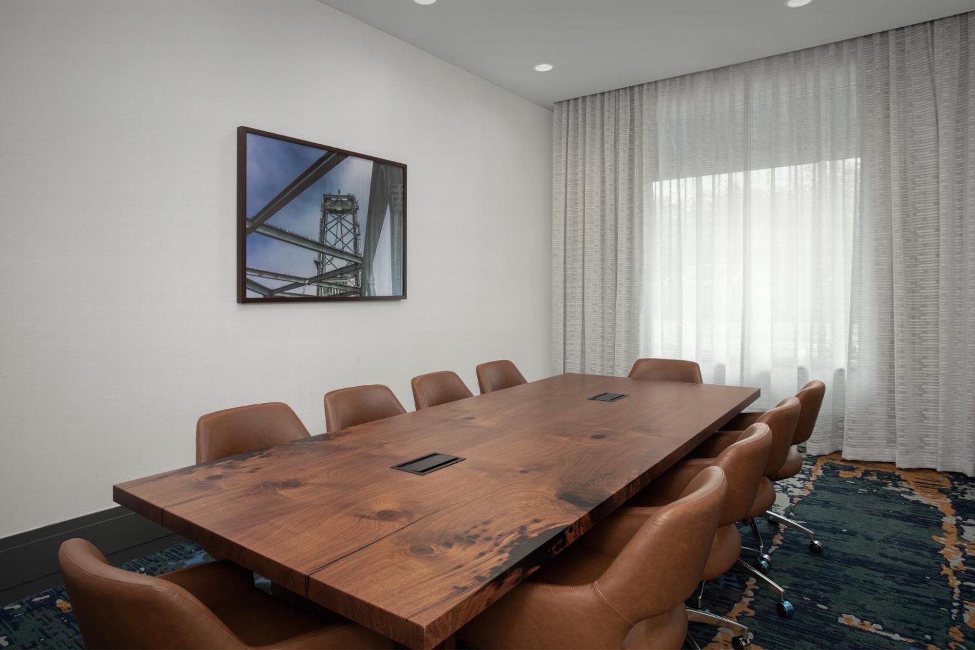Hilton Garden Inn Portsmouth Downtown Экстерьер фото