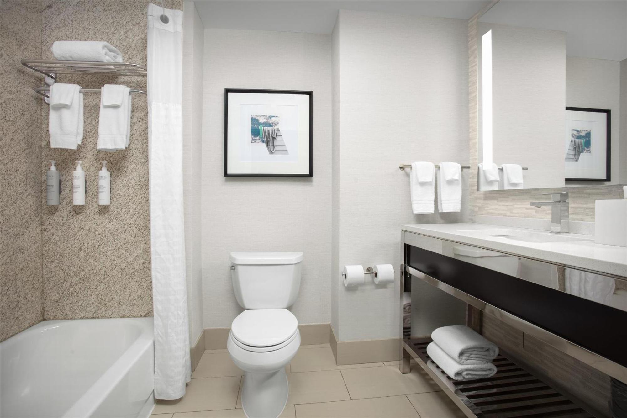 Hilton Garden Inn Portsmouth Downtown Экстерьер фото